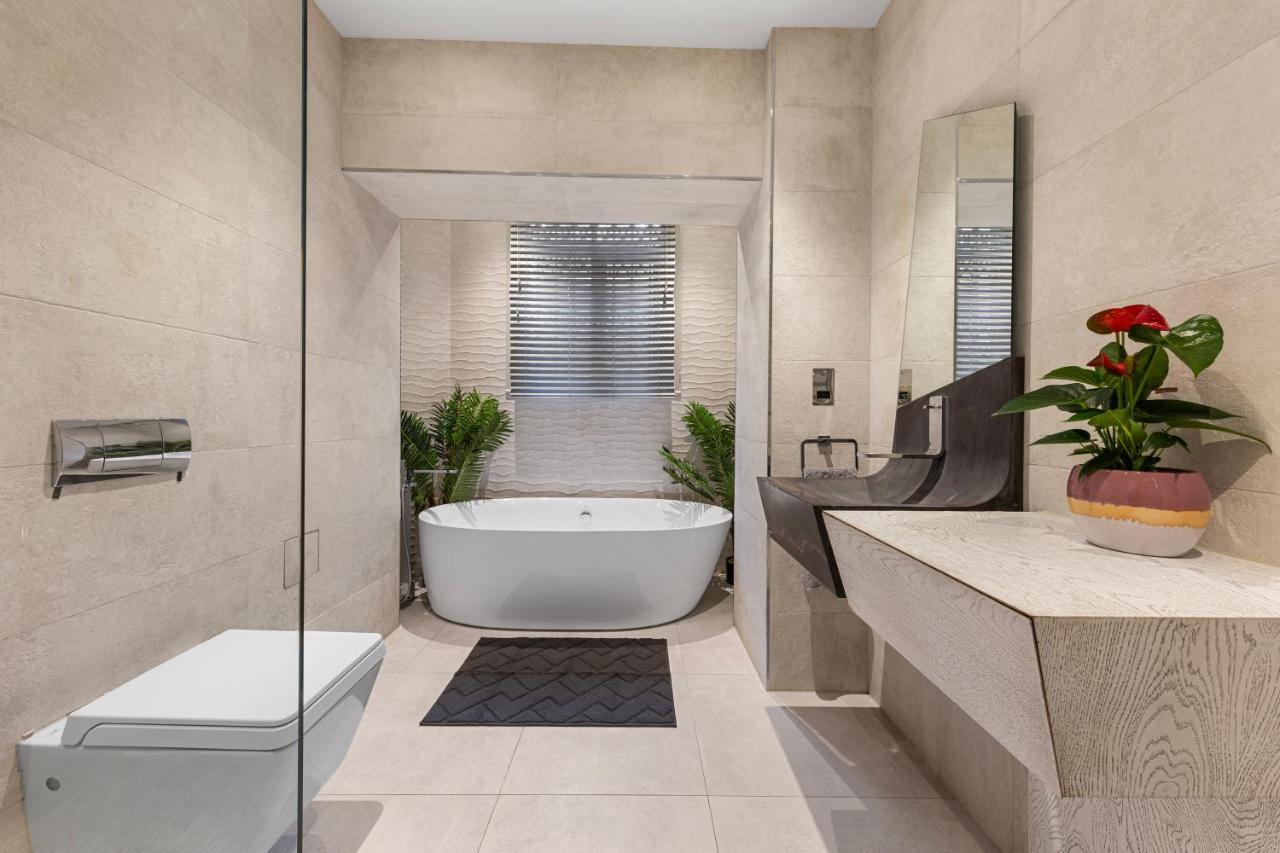 Apartmán Harrods 2 Bed Lux Flat W/Patio Londýn Exteriér fotografie